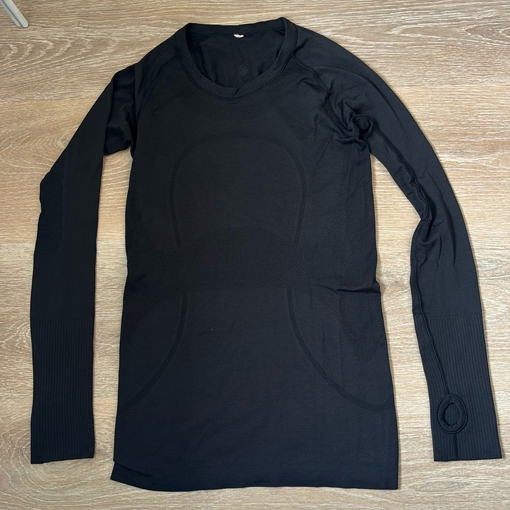 black Lululemon Swiftly Tech Long Sleeve Crew neck top